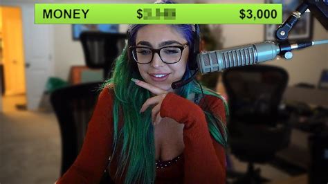 Sister streams for the first time (This is how much she made).